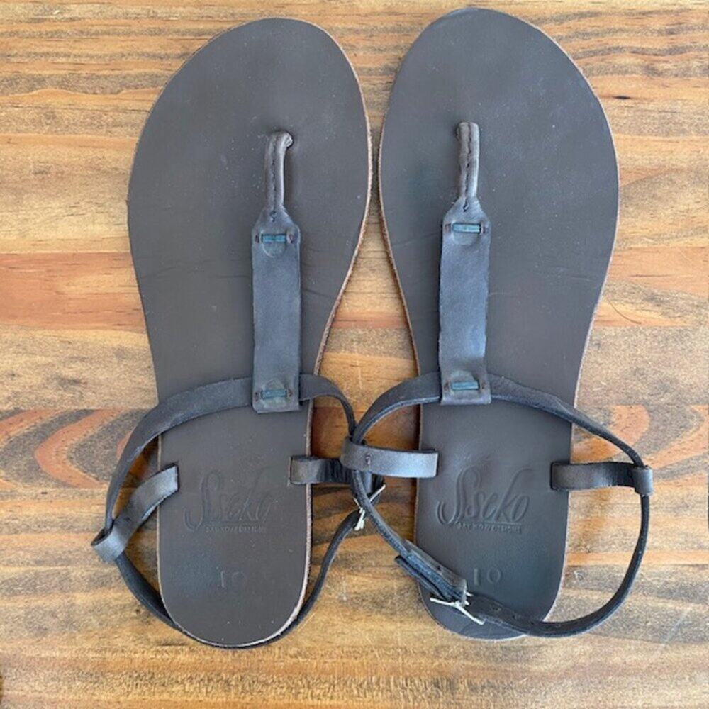 Sseko Brown T-Strap Leather Sandals with 5 Sets of Accents - Size 10